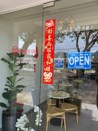 10 Studio Cafe