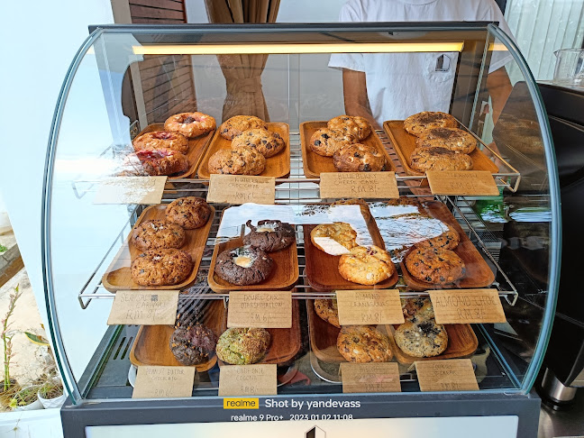 BARNHOUZ Coffee & Cookies