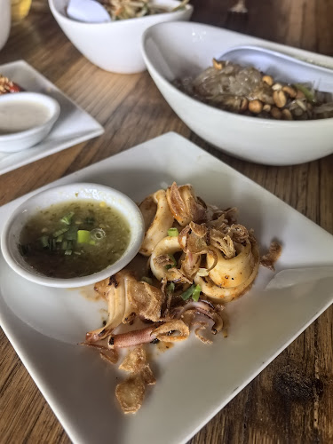 Tamarind Springs - Gastronomi dan perhotelan