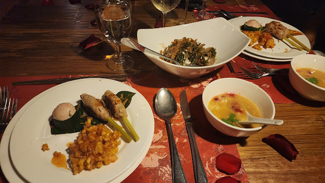 Tamarind Springs - Gastronomi dan perhotelan