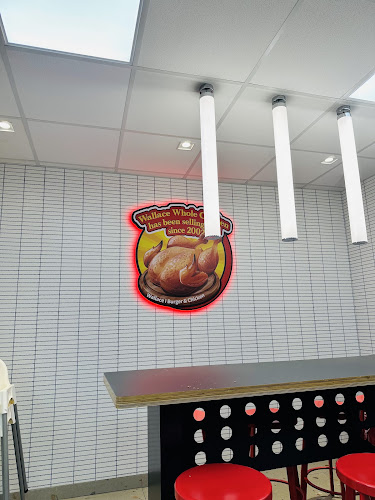 Wallace - Gastronomi dan perhotelan