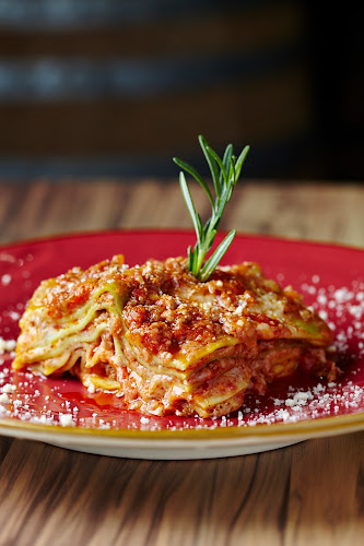 Opinii despre Luretta D.O.P. Italian Deli at Lot 10 în Kuala Lumpur - Gastronomi dan perhotelan