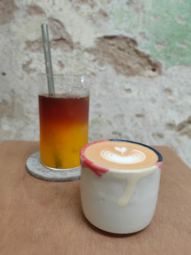 One Half - Gastronomi dan perhotelan