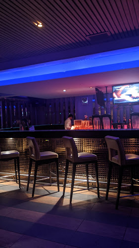 Cempaka Square - Gastronomi dan perhotelan