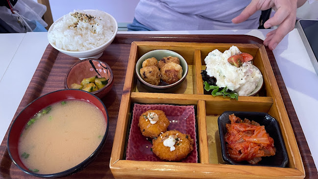 Aka Café - Gastronomi dan perhotelan