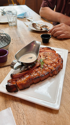 Comentarii opinii despre Meat Feds by Chef Yenni Law