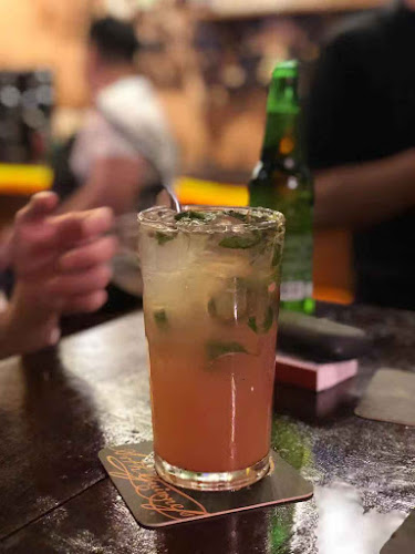 Tipsy Bridge - Gastronomi dan perhotelan