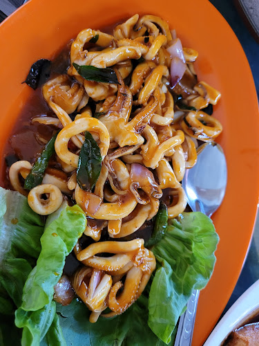 Opinii despre Restoran Makanan Laut Villa în Sitiawan - Gastronomi dan perhotelan