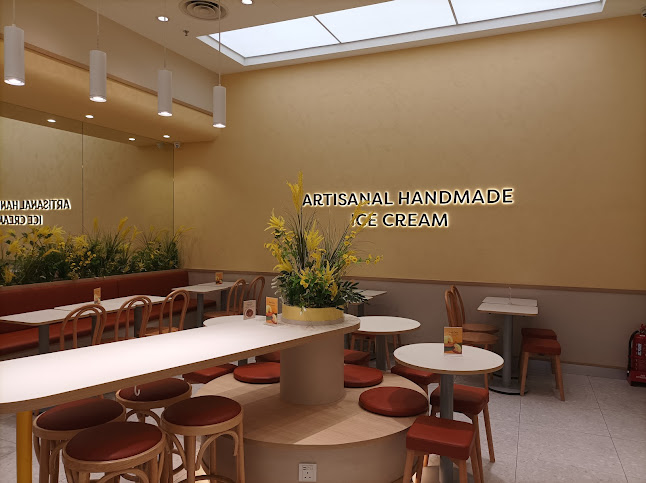 Inside Scoop AEON Mall Bukit Indah