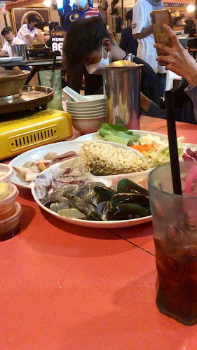 D'Ganu Steamboat & Cafe - Gastronomi dan perhotelan