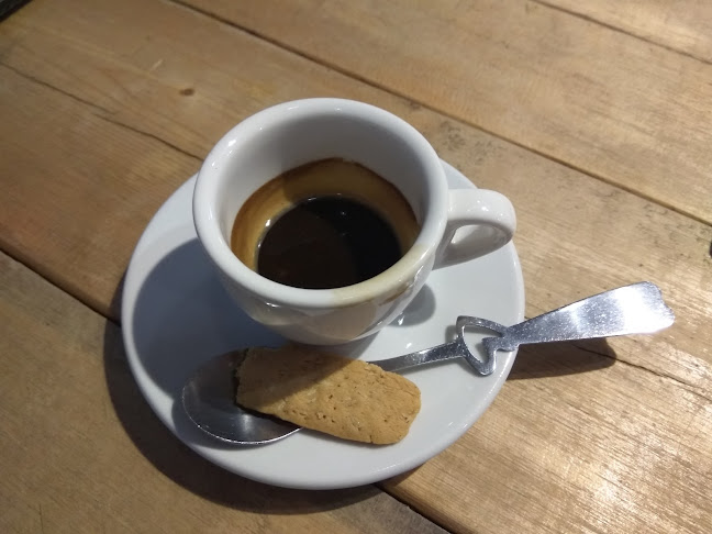 October Coffee Roasters - Gastronomi dan perhotelan