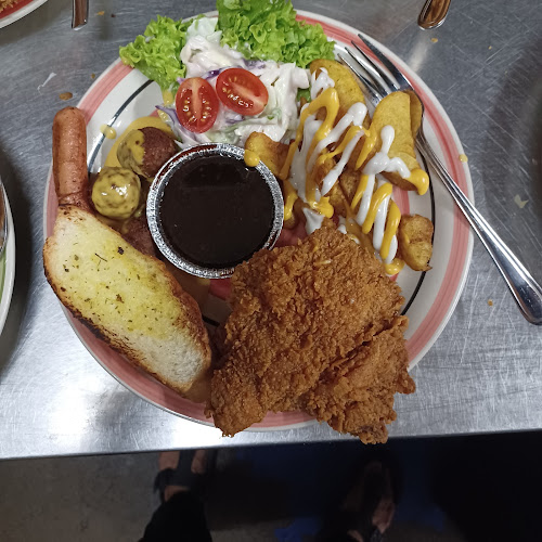 Opinii despre Tembesu Cafe în Chukai - Gastronomi dan perhotelan