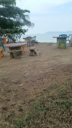 Pantai Kelulut, Marang - Gastronomi dan perhotelan