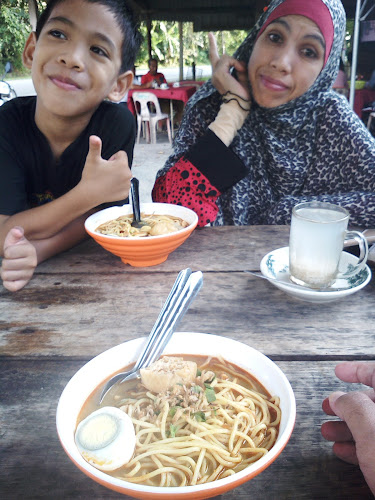 Warung Mi Kari Mak Siti - Gastronomi dan perhotelan