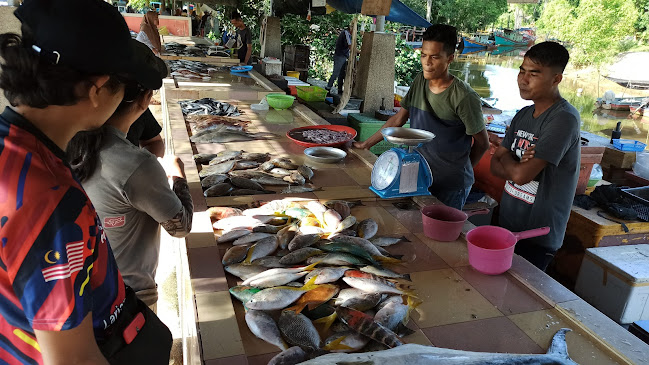 Gerai Jualan Ikan Kg Lampu - Besut
