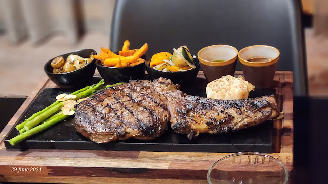 Savage Steakhouse - Gastronomi dan perhotelan