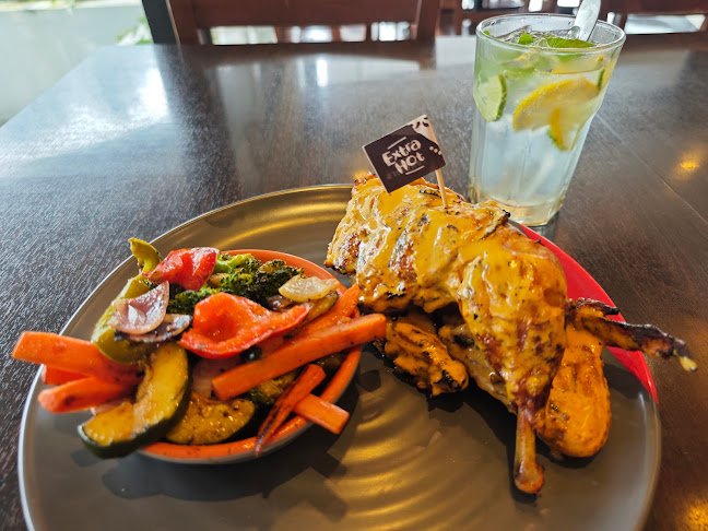 Nando's di Plaza Pelangi - Gastronomi dan perhotelan