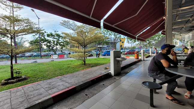 Mi Kicap Stadium - Gastronomi dan perhotelan