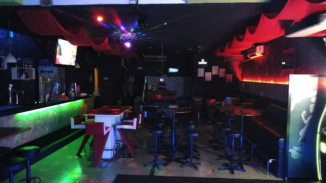 On The Way Pub & Bar Lounge - Kota Kinabalu