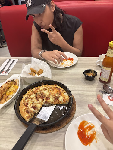 Opinii despre Pizza Hut Restaurant Berjaya Times Square în Kuala Lumpur - Gastronomi dan perhotelan