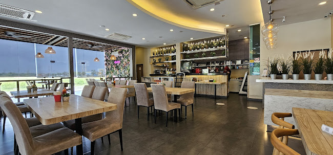 Sitiawan Strawberry Kafe