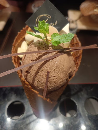 Cest Si Bon Ipoh - Gastronomi dan perhotelan