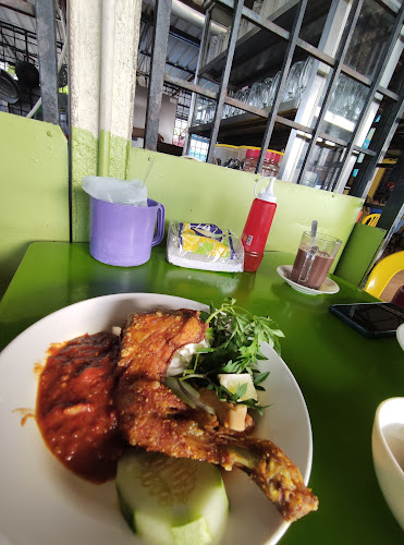 Ayam Penyet Mak Maya (warung mak ipah) - Kuala Lumpur