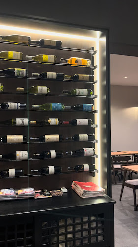 Howdy Grillhouse - Gastronomi dan perhotelan