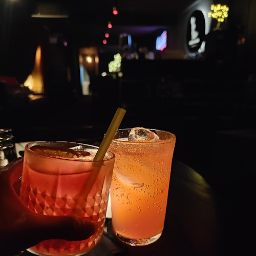 Haiiro Usagi - Gastronomi dan perhotelan