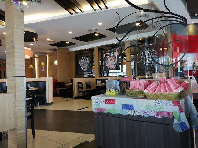 Pizza Hut Restaurant Gunung Rapat - Gastronomi dan perhotelan