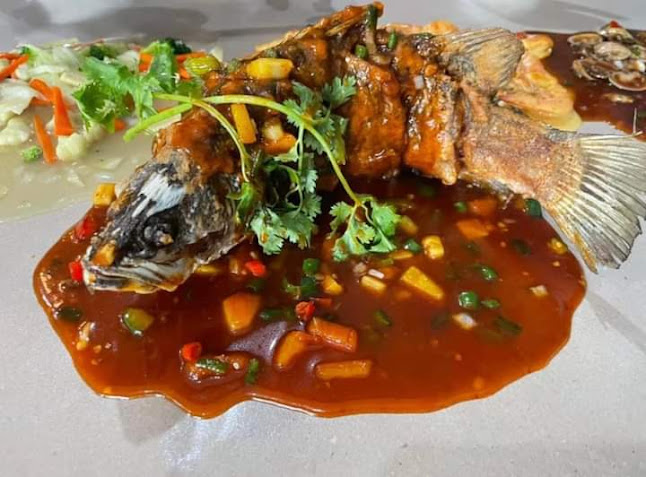 Shells N Fins Restaurant - Gastronomi dan perhotelan