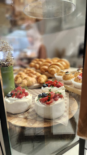 CRUMBSANDMINT - Gastronomi dan perhotelan