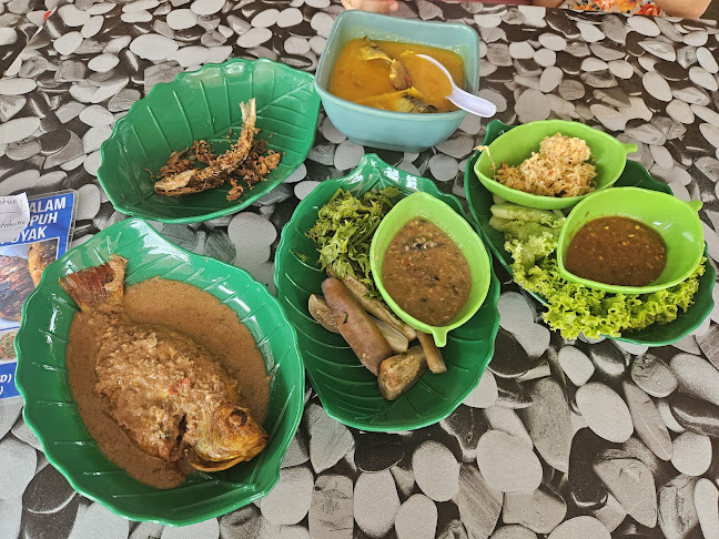 Opinii despre Warung Nasi Talam Ikan Bakar Sepuh în Lenggong - Gastronomi dan perhotelan