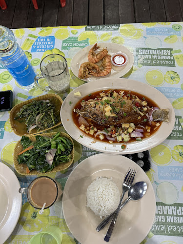 Opinii despre Restoran Ikan Bakar Muara Sg Melaka în Melaka - Gastronomi dan perhotelan