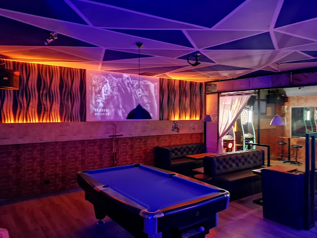 On The Way Pub & Bar Lounge - Gastronomi dan perhotelan