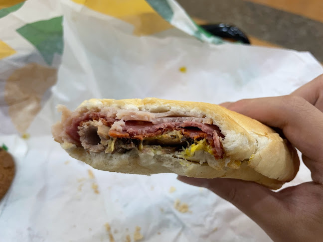 Subway, Plaza Merdeka - Gastronomi dan perhotelan