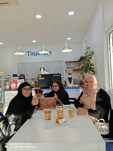 Bata, Kg Gok, Jalan Raja Perempuan Zainab 2, Kubang Kerian, 15200 Kota Bharu, Kelantan