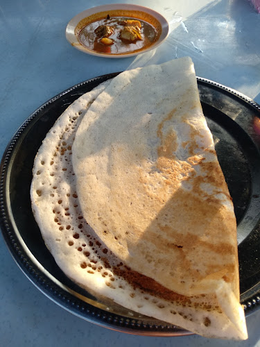 Guna's Corner (Kedai Bawah Pokok) - Gastronomi dan perhotelan