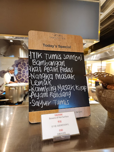 Hyatt Regency Kinabalu, Kota Kinabalu, 88000 Kota Kinabalu, Sabah