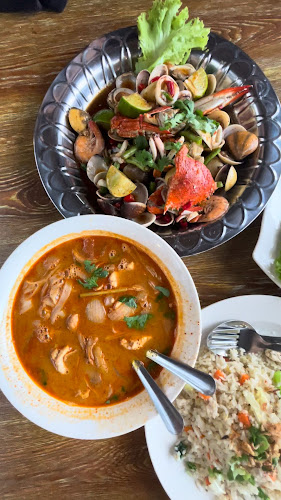 Opinii despre DPerahu ThaiFood în Kampung Raja - Gastronomi dan perhotelan