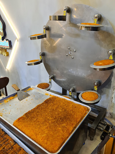 Papa Kanafa - Gastronomi dan perhotelan