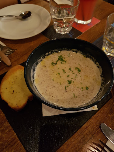 Dave's Bistro • Bar & Grill - Gastronomi dan perhotelan