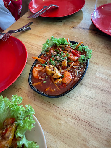 FINA MEE CELUP (SYAFIRA SEAFOOD) - Gastronomi dan perhotelan
