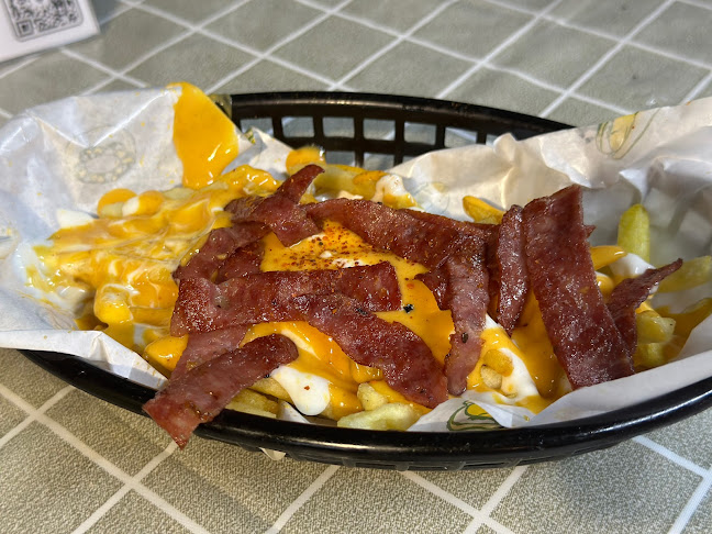 Burger Legend Street x Delorong Burger - Gastronomi dan perhotelan