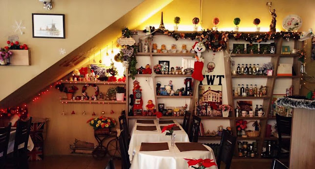 TWT cafe Tea Warmer Treat