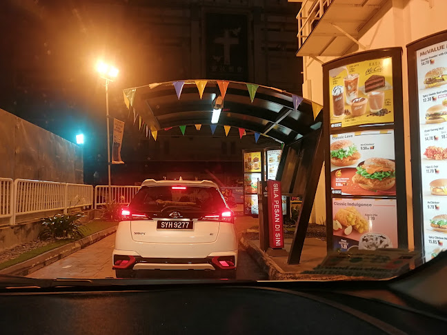 Comentarii opinii despre McDonald's Birch House DT