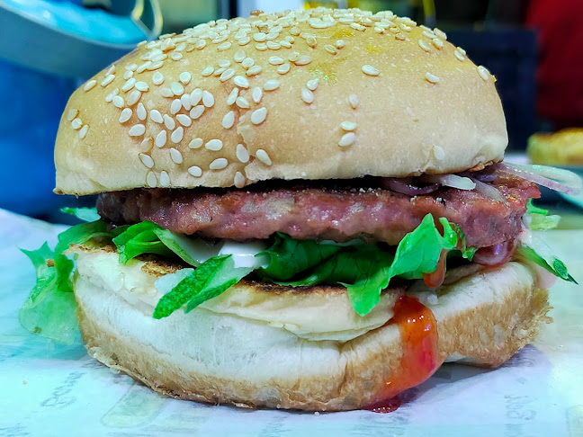 Comentarii opinii despre Mat John Burger Menara Condong