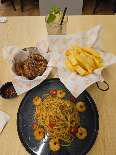 Moonalisa - Gastronomi dan perhotelan