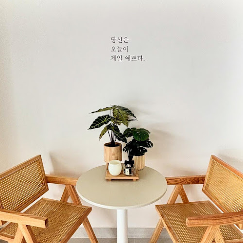 Cafe Fluffy - Everyday Handmade Dessert Cafe: Premium Donuts & Coffee - Gastronomi dan perhotelan