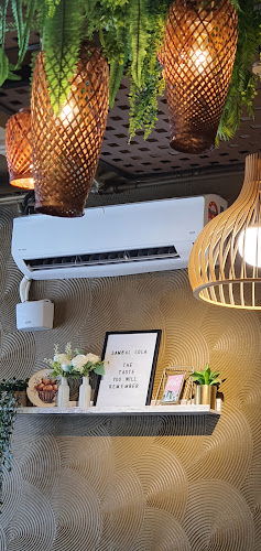 Sambal Lola - Gastronomi dan perhotelan